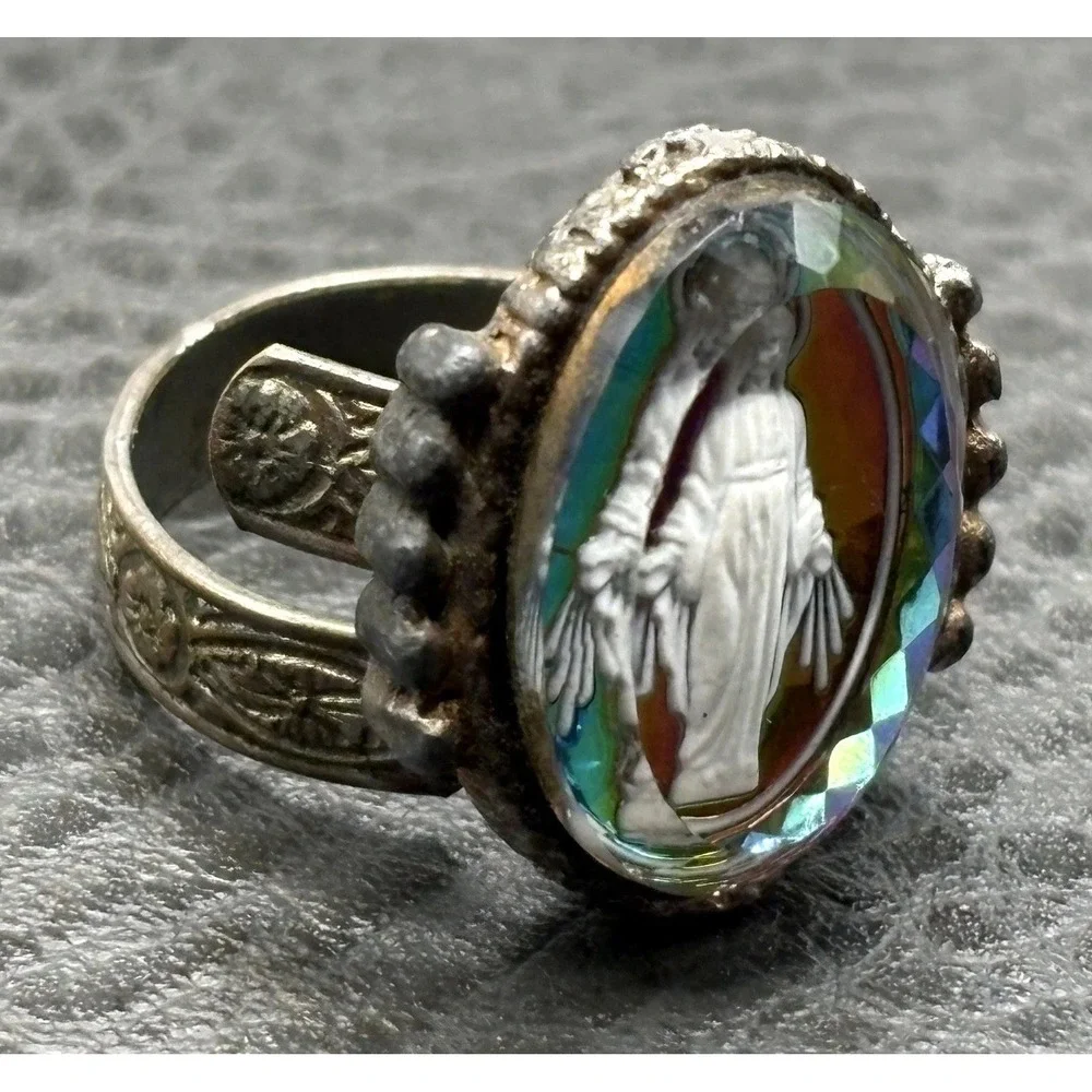 Vintage Virgin Mary Miraculous Medal Glass Cameo Iridescent Ring Silver Tone